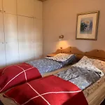 Hovringen Lodge דירה
